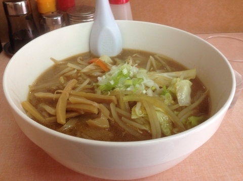 「みそラーメン（大盛り）700円＋100円」@中華料理 春本の写真