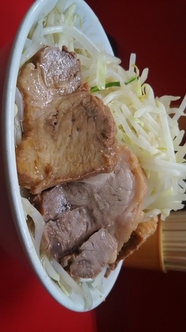 「小豚野菜増し油少なめ麺硬め」@ラーメン二郎 上野毛店の写真