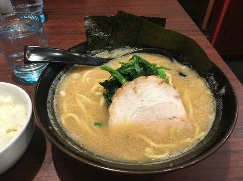 「豚骨ラーメン／￥690」@ラーメン春樹 新秋津店の写真