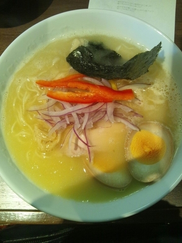 「燻玉入り鶏白湯そば」@鷄白湯そば葵の写真