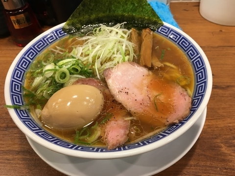 「味玉のせ中華そば／￥860」@背脂煮干 丸め 新所沢店の写真