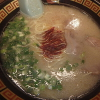 天然とんこつらーめん(790円)