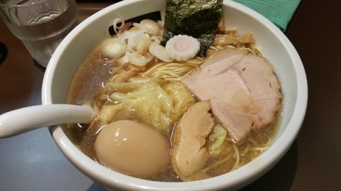 「煮干しそば＋味玉＋ワンタン」@おおぜき中華そば店の写真