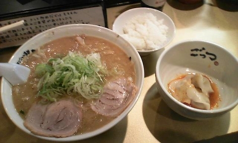 「2周年記念半額味噌ラーメン税込み400円」@超ごってり麺 ごっつ 新小岩店の写真