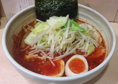 「鰹ラー油の辛いらーめん(辛さ2)＋やさい＋煮玉子＋半ライス」@らーめんつけめん たつみの写真