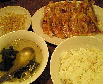 「Ｗ餃子定食　７３４円」@渋谷餃子 恵比寿店の写真