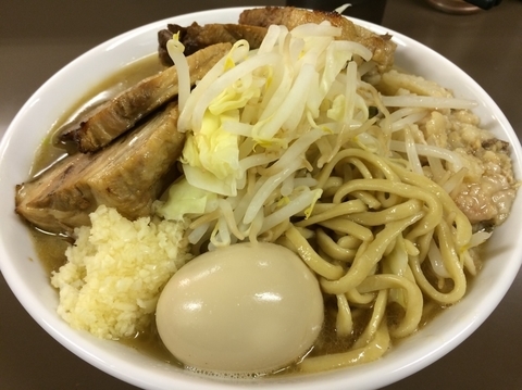 「大ラーメン（300g）＋豚2枚＋煮卵」@ブタヤマニンニクンの写真