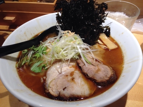 「焼あご塩らーめん + 岩のり」@焼きあご塩らー麺 たかはし 新宿本店の写真