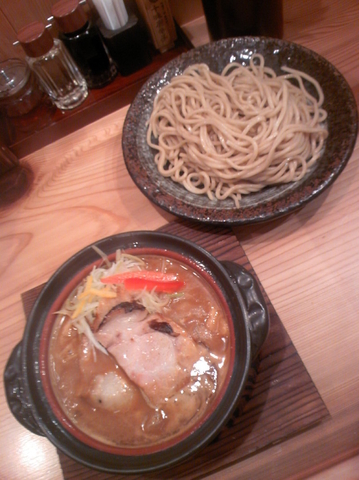 「土鍋味噌つけ麺８８０円」@味噌が一番 西武新宿駅前店の写真