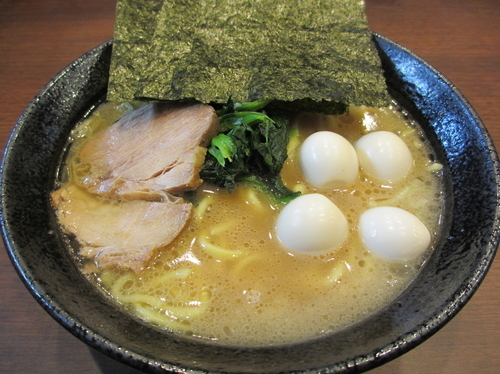 「ラーメン￥６８０うずら￥５０海苔￥１００」@弐七家の写真