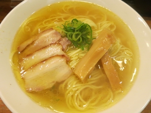 「淡麗鶏塩そば 750円 ＋ 麺大盛り （VIPカード利用）」@塩つけ麺 灯花の写真