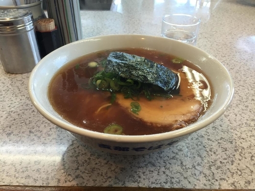 「醤油ラーメン」@支那そばや 鶴ヶ峰店の写真