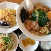 正油ラーメンセット（＋半チャーハン・サラダ・漬物・杏仁豆腐）