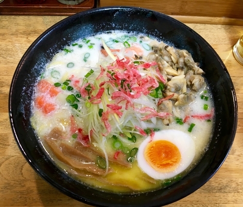「魚介牛乳ラーメン 850円」@しろくま食堂の写真