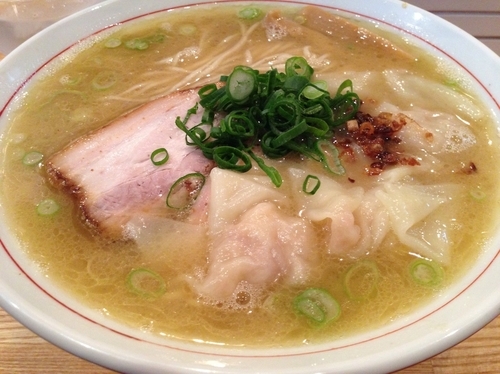 「海老ワンタン入り白湯そば」@地球の中華そばの写真