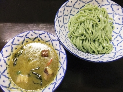 「【限定】グリーンカレーつけ麺（900円）」@づゅる麺 池田の写真