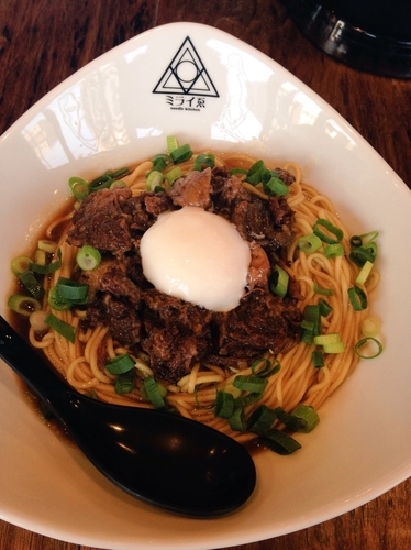 「牛煮込みまぜそば」@noodle kitchen ミライゑの写真