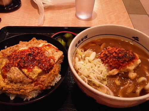 「ポテサラ天のせカレーうどん+超厚切りハムカツ丼」@名代 箱根そば 狛江店の写真
