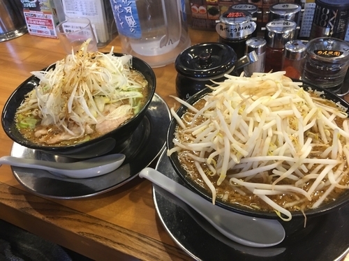 「期間限定 濃厚ブラックモンスター(濃厚味噌×激背脂) ¥740×」@らあめん花月嵐 久保稲荷店の写真