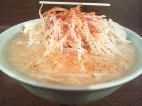 「ラーメン（小）麺少なめ700円　とうがらし、にんにく」@ラーメン二郎 JR西口蒲田店の写真