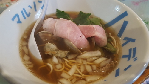 「魚貝煮干し中華そば」@ハイデン.コッコFACTORYサマンサ・タマサの写真