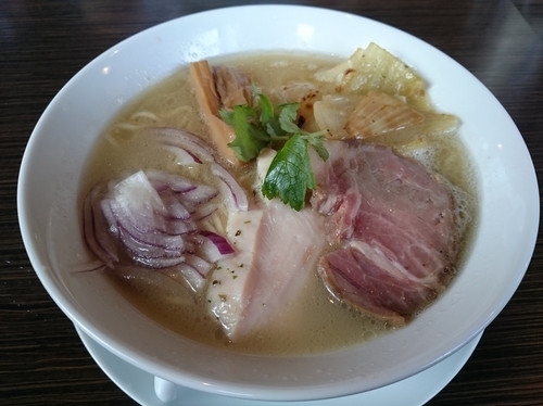 「白湯らぁめん 800円」@らぁめん屋 カネキッチンの写真