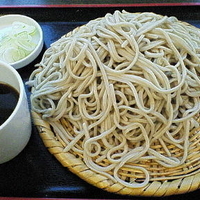 （一日限定５食）十割そば・大盛（＋２００円）＝１０００円