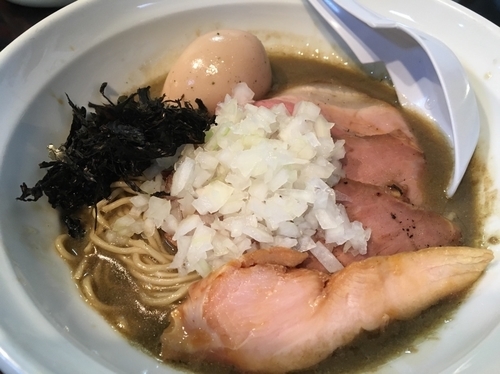 「煮干濃麺HV800円+味玉」@濃麺 海月の写真
