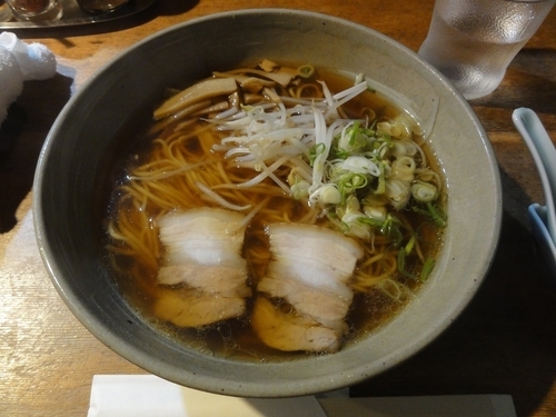 「しょうゆらぅめん」@らうめん 良の写真