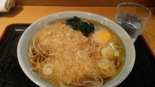 「たぬきそば 350円 ＋ 生卵 60円」@かのや 新橋駅構内店の写真