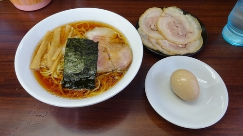 「ラーメン：並（500円）＋バラチャーシュー＋煮玉子」@めんくい亭の写真
