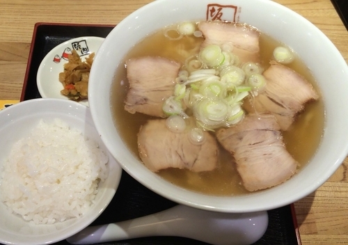 「ラーメン 650円　ランチライスサービス」@喜多方ラーメン坂内 新宿パークタワー店の写真