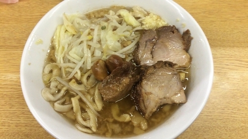 「ラーメン 700円　麺半分・ヤサイ少なめ・ニンニク　味噌辛〜」@ラーメン二郎 環七新新代田店の写真