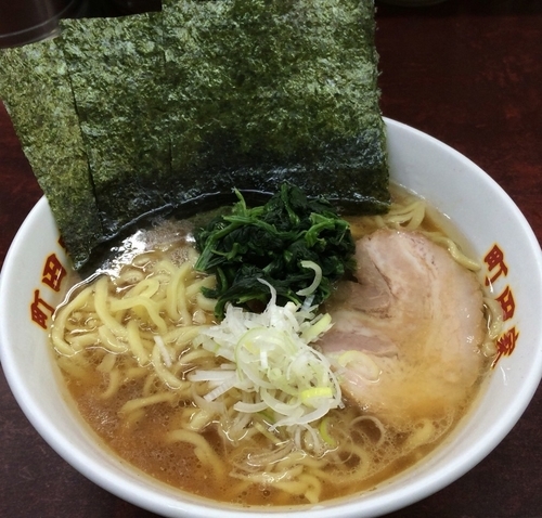 「ラーメン 味濃いめアブラ多め 720円」@横浜ラーメン 町田家 新宿南口店の写真