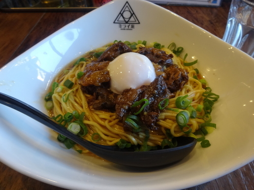 「牛煮込みまぜそば800円」@noodle kitchen ミライゑの写真