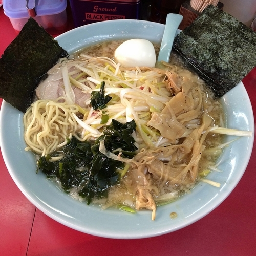 「ネギラーメン￥７５０＋茹で卵￥３０」@ラーメンショップ幸手 金田亭の写真