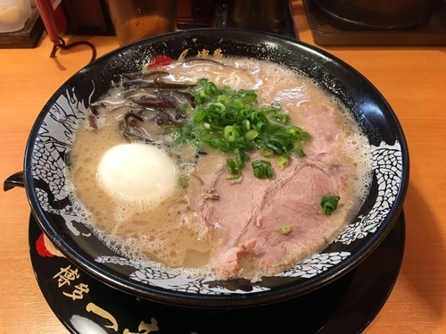 「味玉ラーメン／￥850」@博多一幸舎 池袋東口店の写真