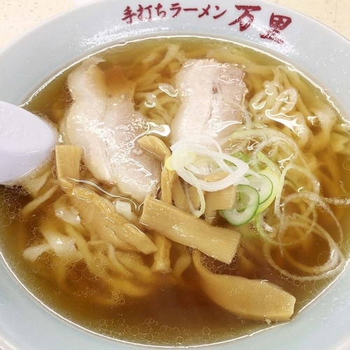 「手打ラーメン　640円」@万里の写真