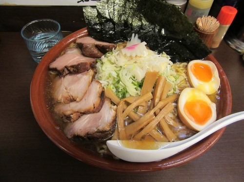 「中華ソバ醤油　キング盛り（１４００円）＋トッピング４００円」@中華ソバ 鳴門の写真