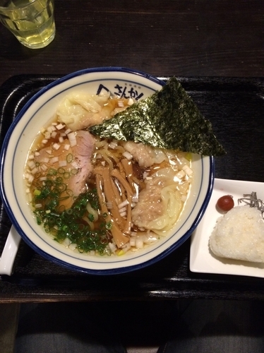 「わんたん麺、おむすび」@さんかくの写真