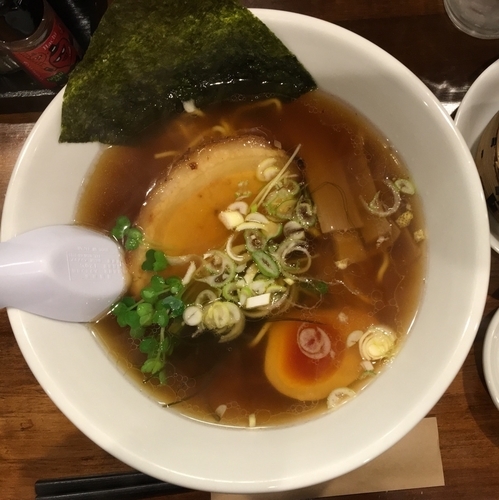 「和風醤油らーめん750円＋エビ蒸ギョーザ200円」@らーめん秀鳳の写真