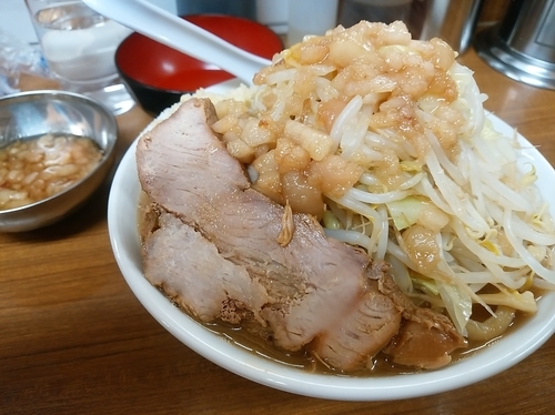 「ラーメン750円　野菜ちょい増し。ニンニク。アブラ」@ラーメンの店 どでん 北浦和店の写真