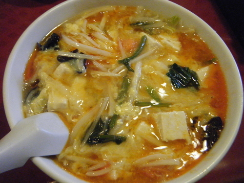 「酸辣湯麺650円」@八仙菜館の写真