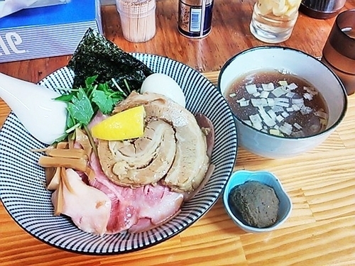 「あっさり煮干しつけそば＋大判焼豚＋味玉」@中華そば よしかわの写真