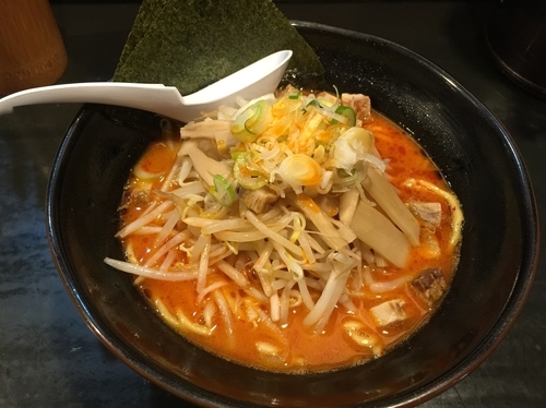 「【限定】豚骨辛味噌」@らあめん 万咲の写真