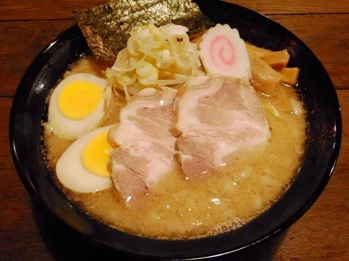 「期間限定 背脂チャッチャッ昭和豚骨ラーメン」@琉球チルダイの写真