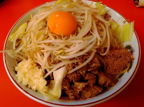 「まぜそば（中） ニンニクヤサイアブラ」@赤ひげラーメン 那覇松山店の写真