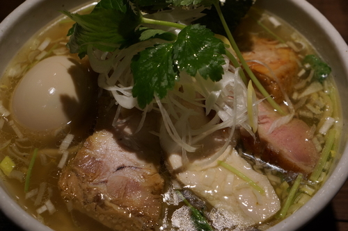 「鶏しおそば＋大盛＋特製」@神田とりそば なな蓮の写真