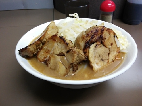 「小ラーメン+豚2枚」@ブタヤマニンニクンの写真