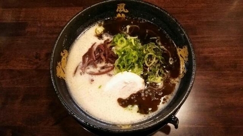 「黒マー油とんこつラーメン(カタ)」@博多風龍 高田馬場店の写真